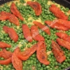 Risotto au speck, petits pois et tomates séchées au safran
