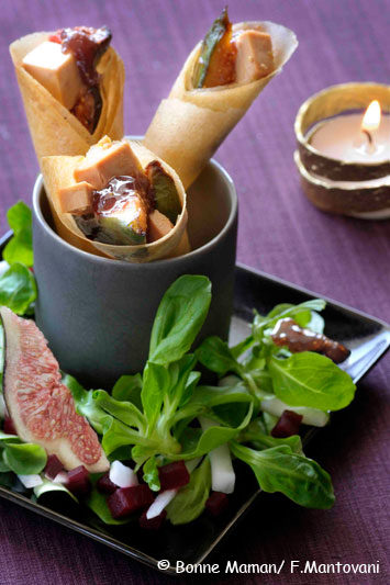 Photo de la recette : Cornets croustillants au foie gras, confiture de figues et salade de mâche, panais et betterave