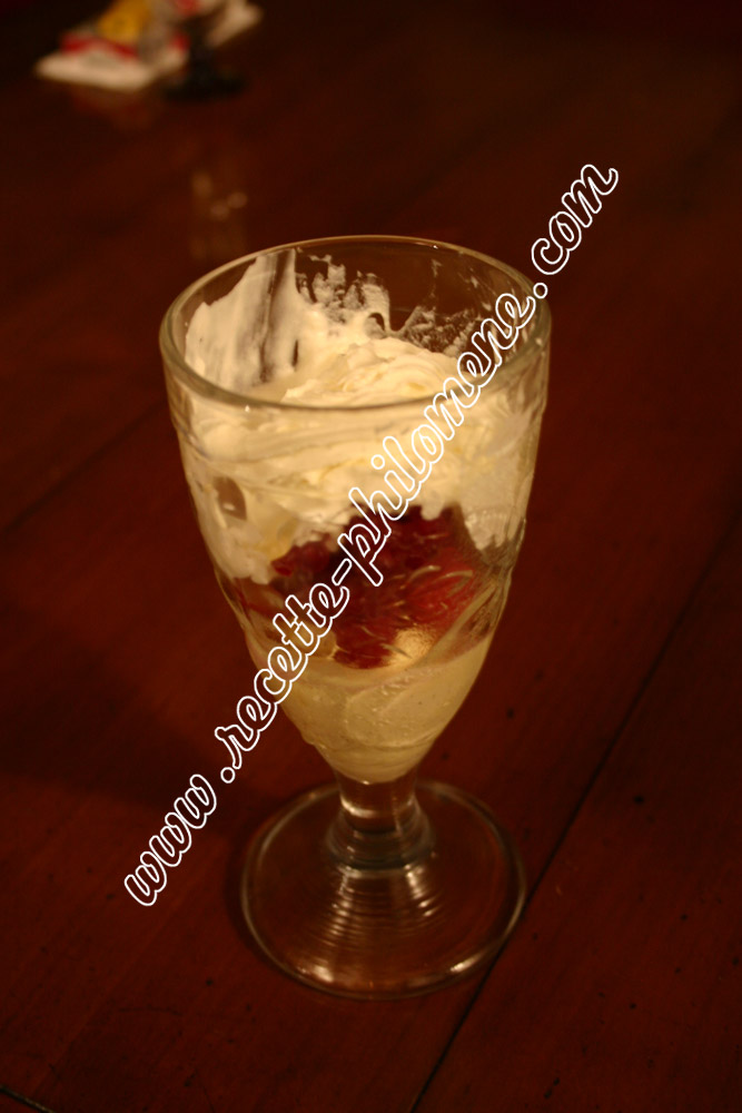 Photo de la recette : Coupe de glace vanille aux framboises