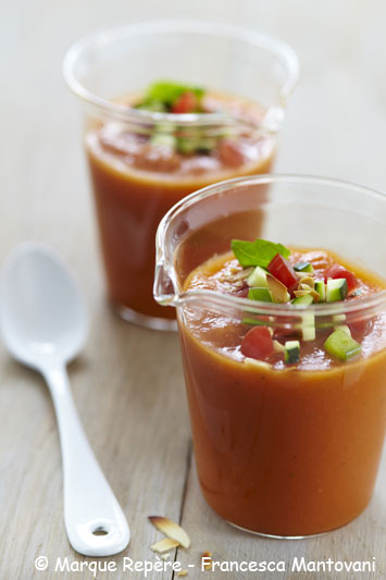 Photo de la recette : Gaspacho minute tomates et poivrons aux amandes