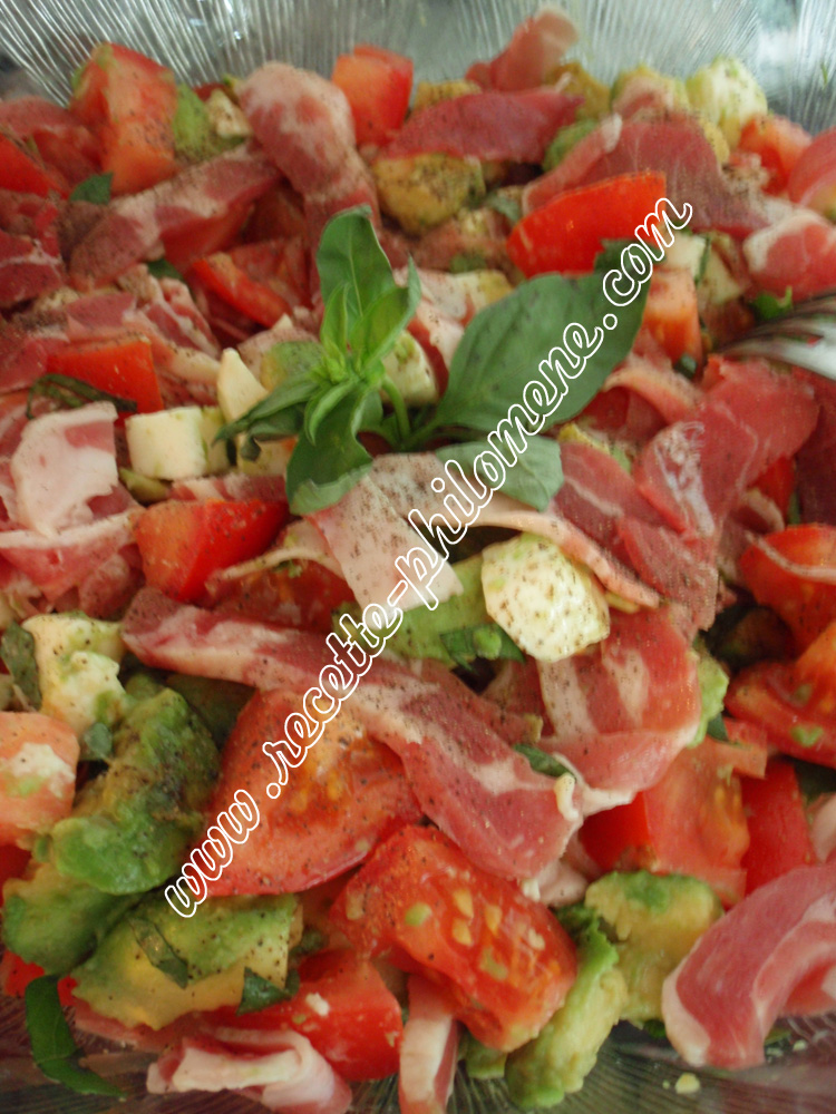 Photo de la recette : Salade d'avocats, tomates et mozzarella au vinaigre balsamique