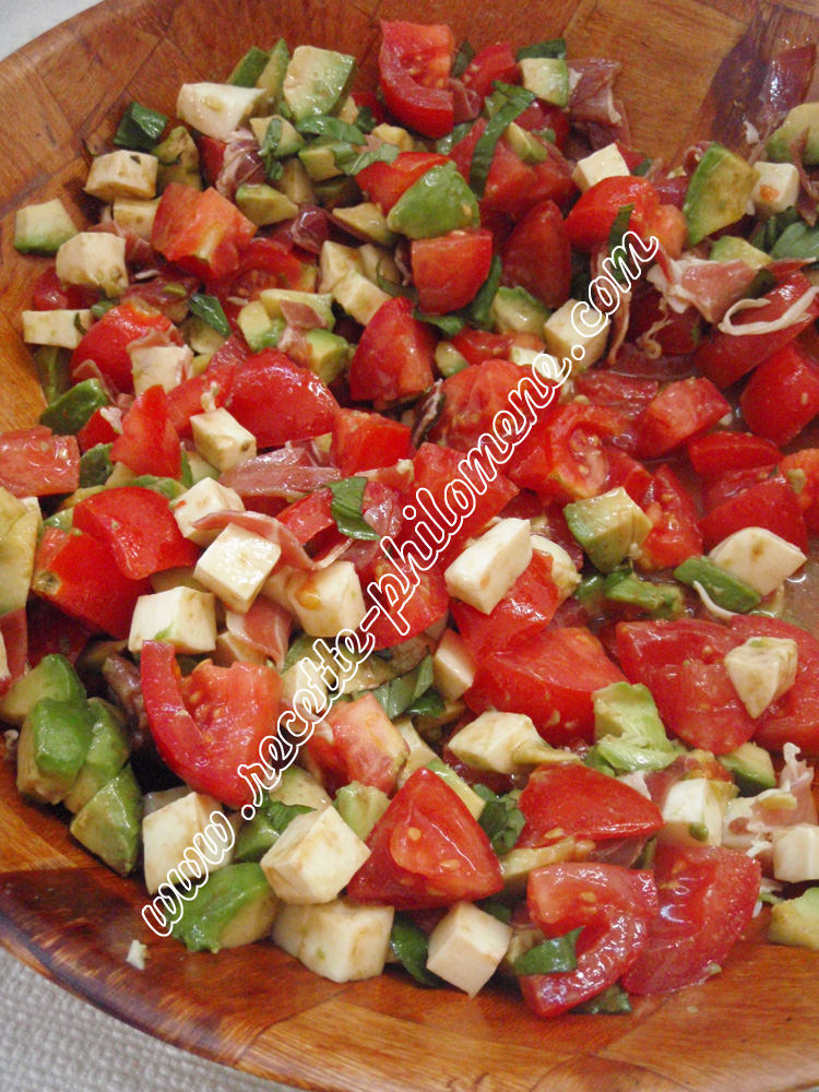 Photo de la recette : Salade d'avocats, tomates et mozzarella au vinaigre balsamique